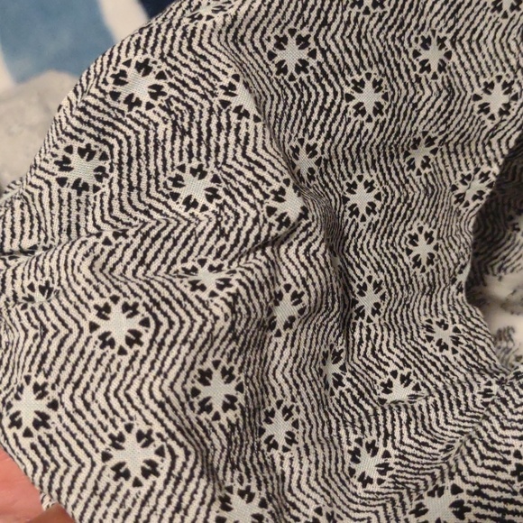 Woman's off the shoulder sun dress - Picture 6 of 7